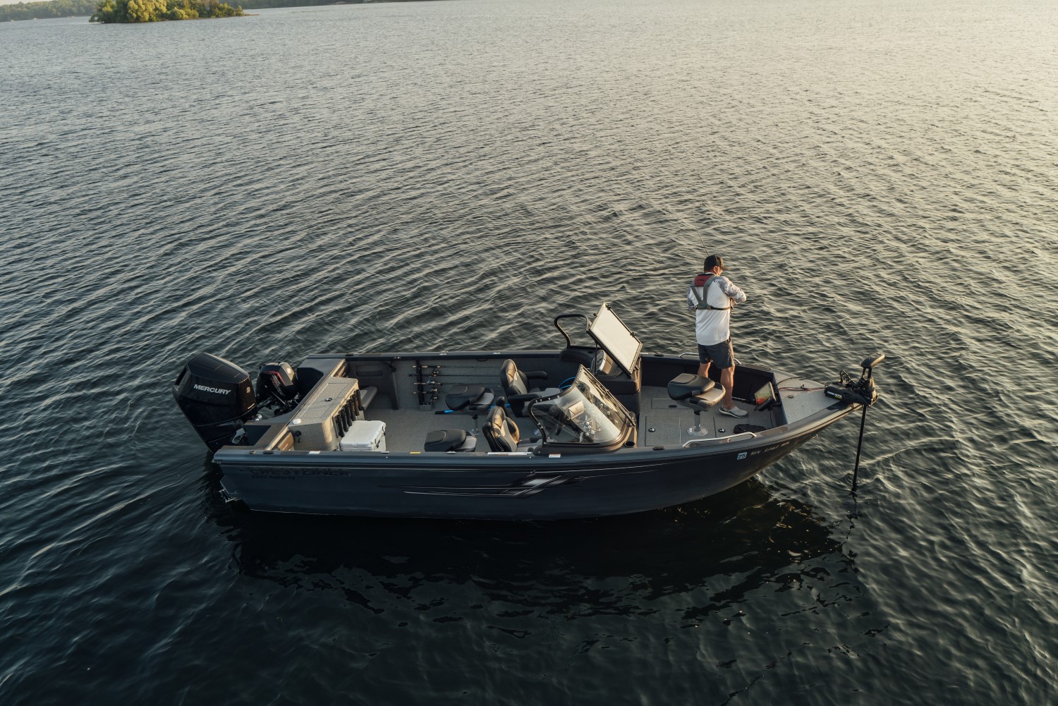 Crestliner Authority 2250