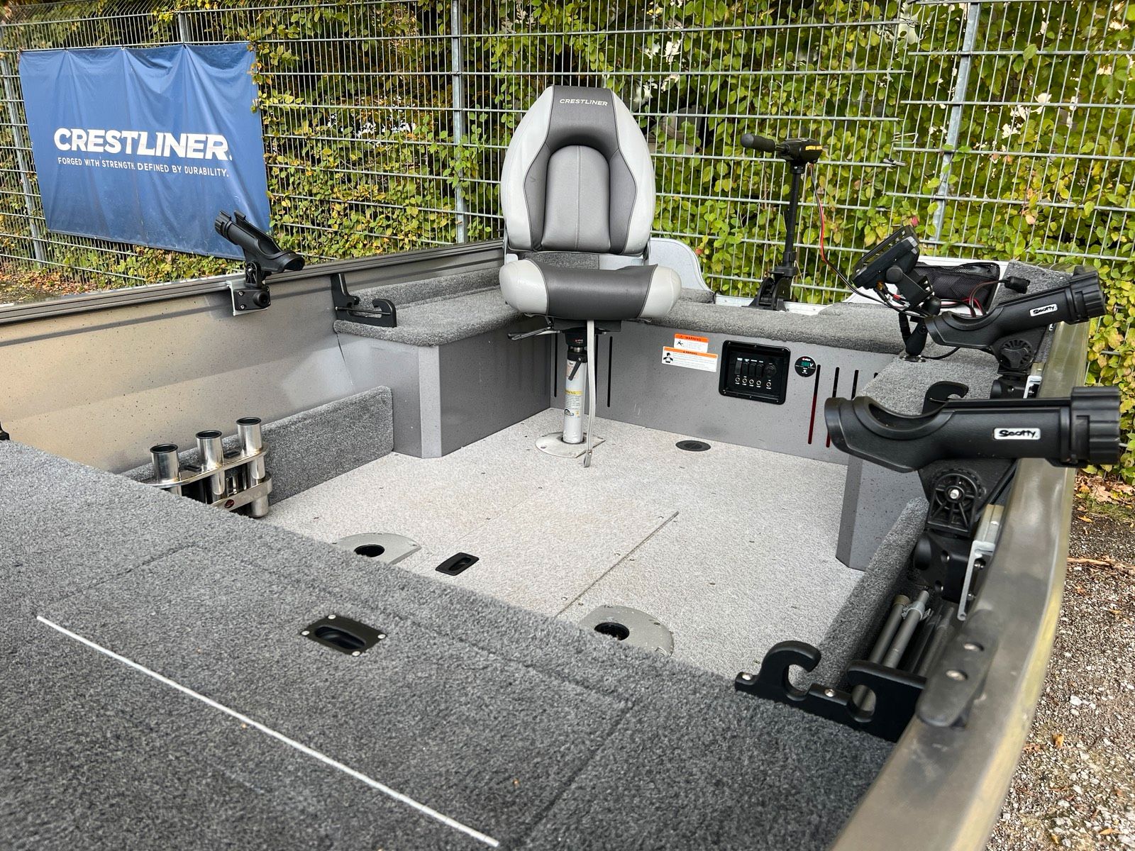 Crestliner Discovery 1450 Tiller