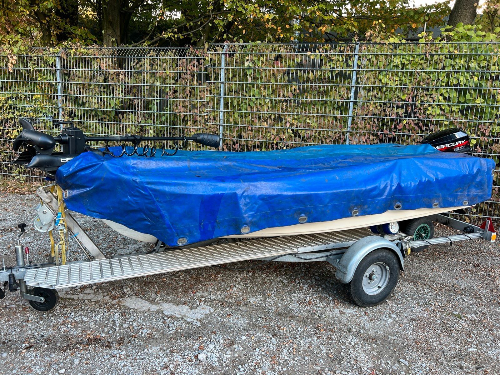Angelboot Garda 380 mit Motor u. Trailer u. Elektronik