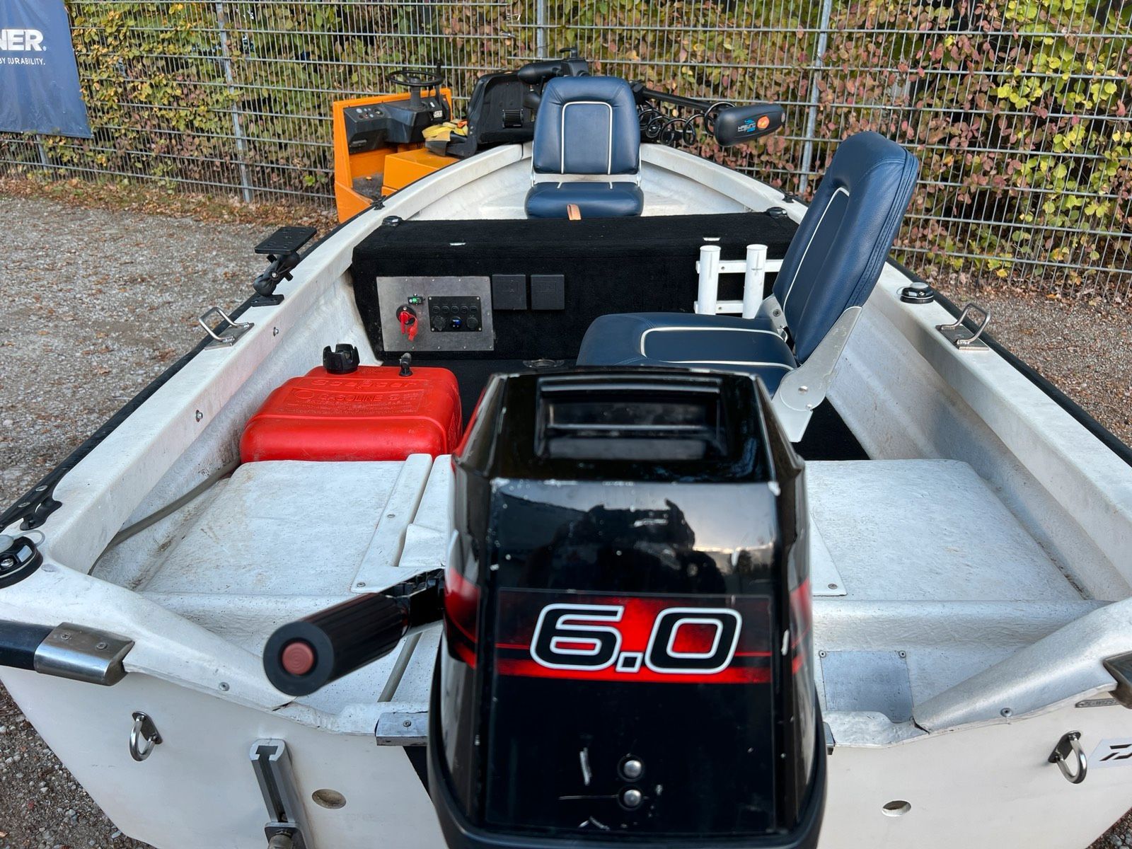 Angelboot Garda 380 mit Motor u. Trailer u. Elektronik