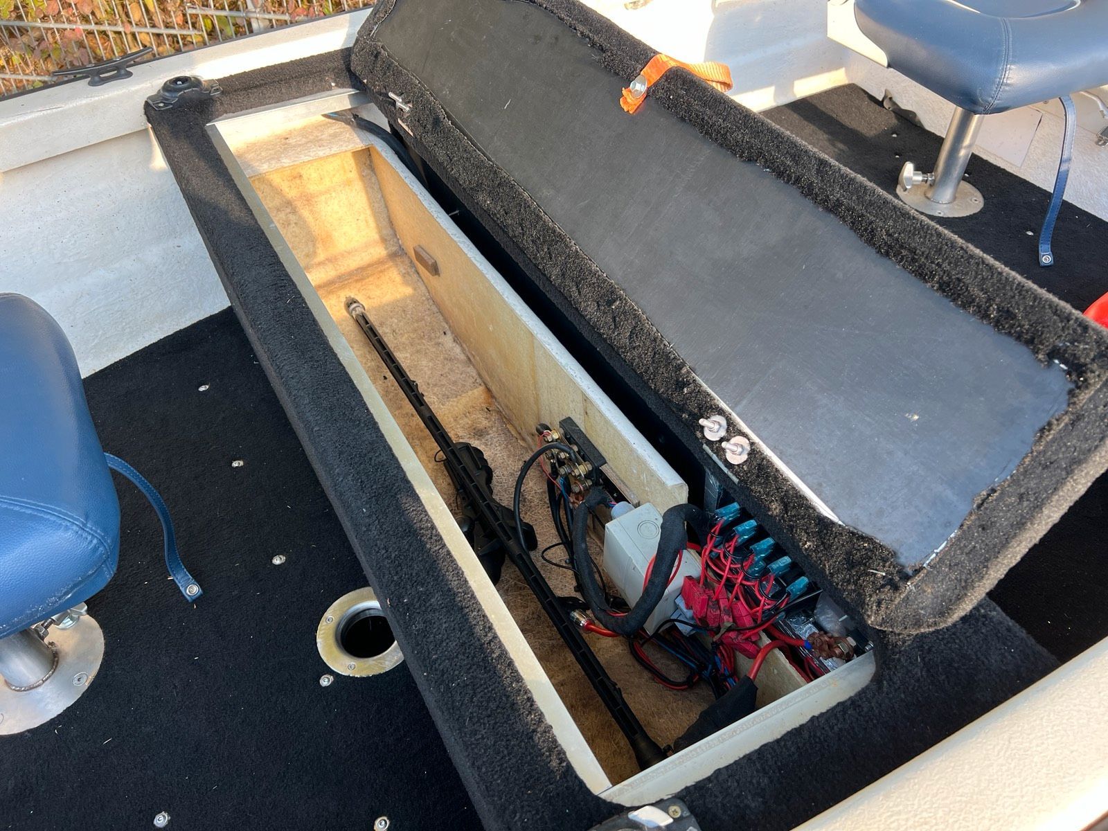 Angelboot Garda 380 mit Motor u. Trailer u. Elektronik
