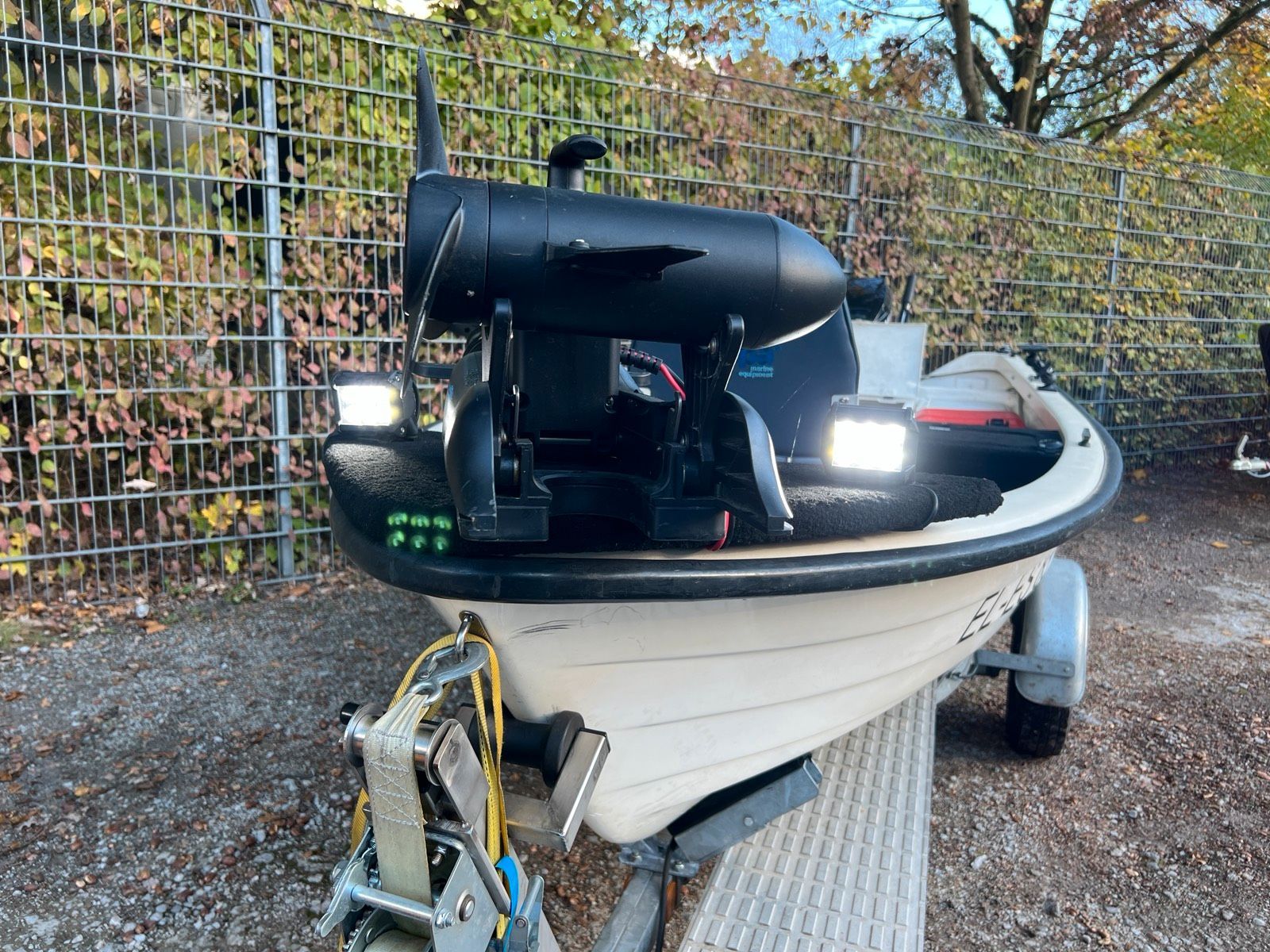 Angelboot Garda 380 mit Motor u. Trailer u. Elektronik