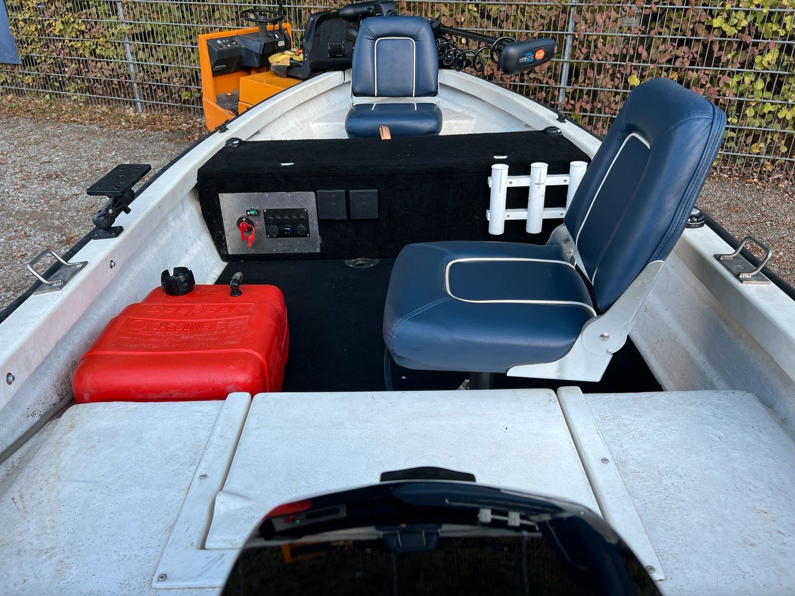 Angelboot Garda 380 mit Motor u. Trailer u. Elektronik